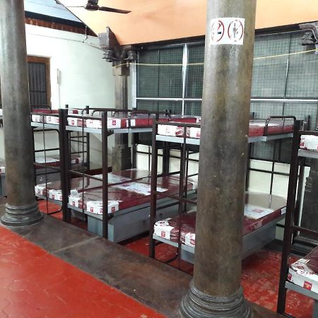 Devasthanam Lodge Thiruvananthapuram Buitenkant foto