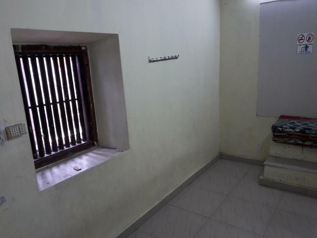 Devasthanam Lodge Thiruvananthapuram Buitenkant foto