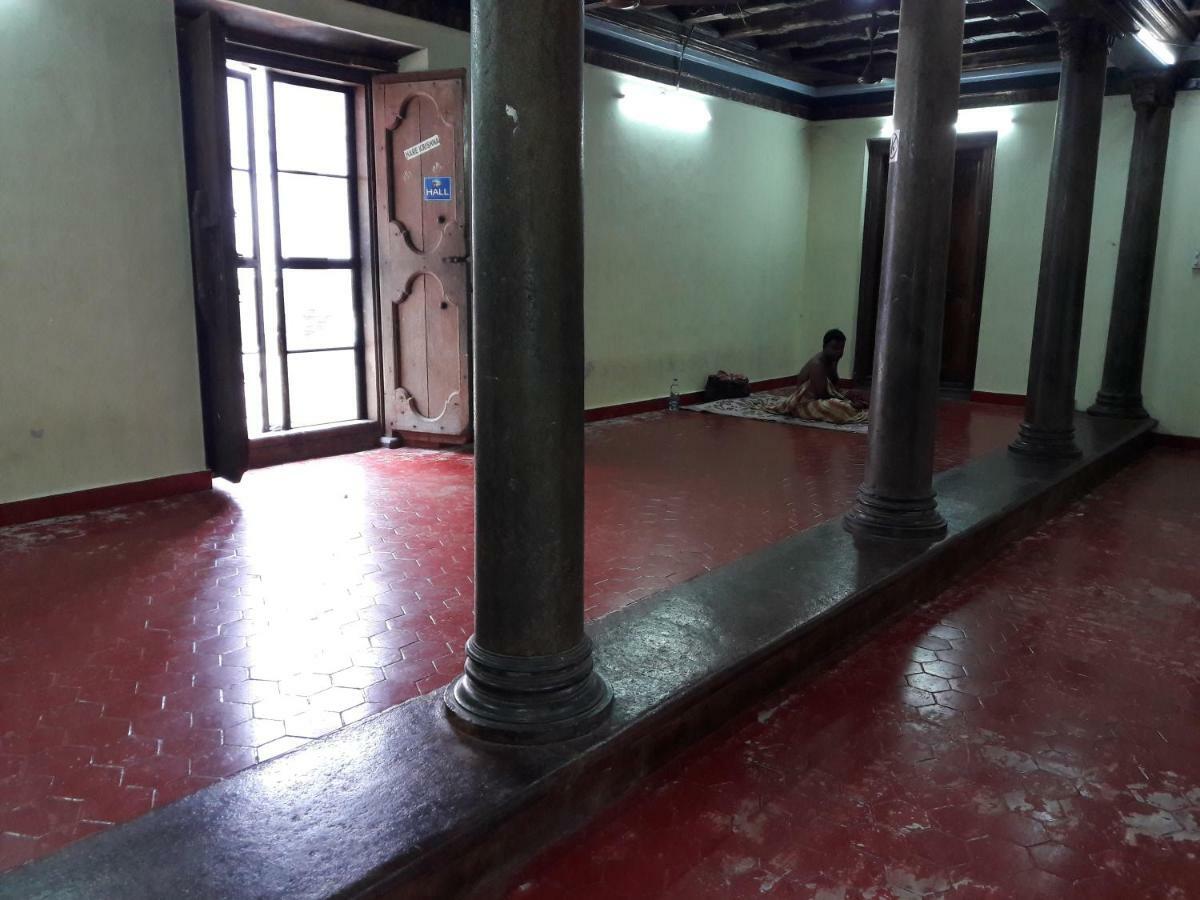 Devasthanam Lodge Thiruvananthapuram Buitenkant foto