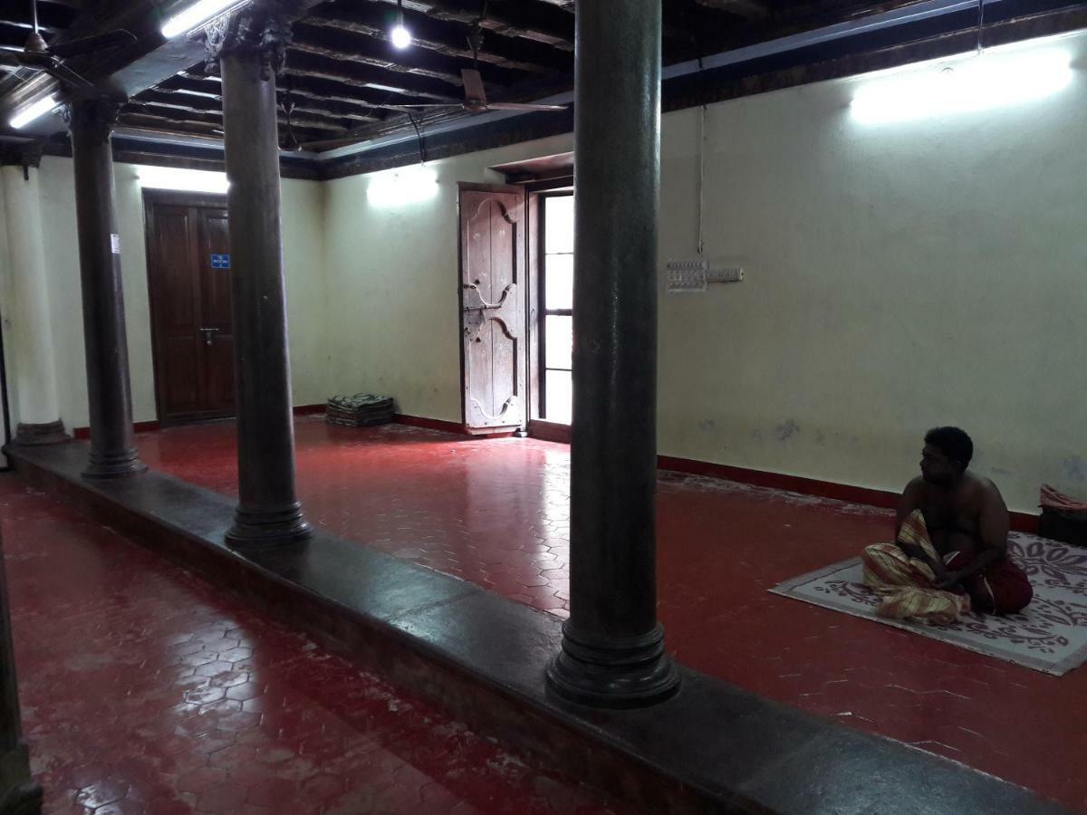 Devasthanam Lodge Thiruvananthapuram Buitenkant foto