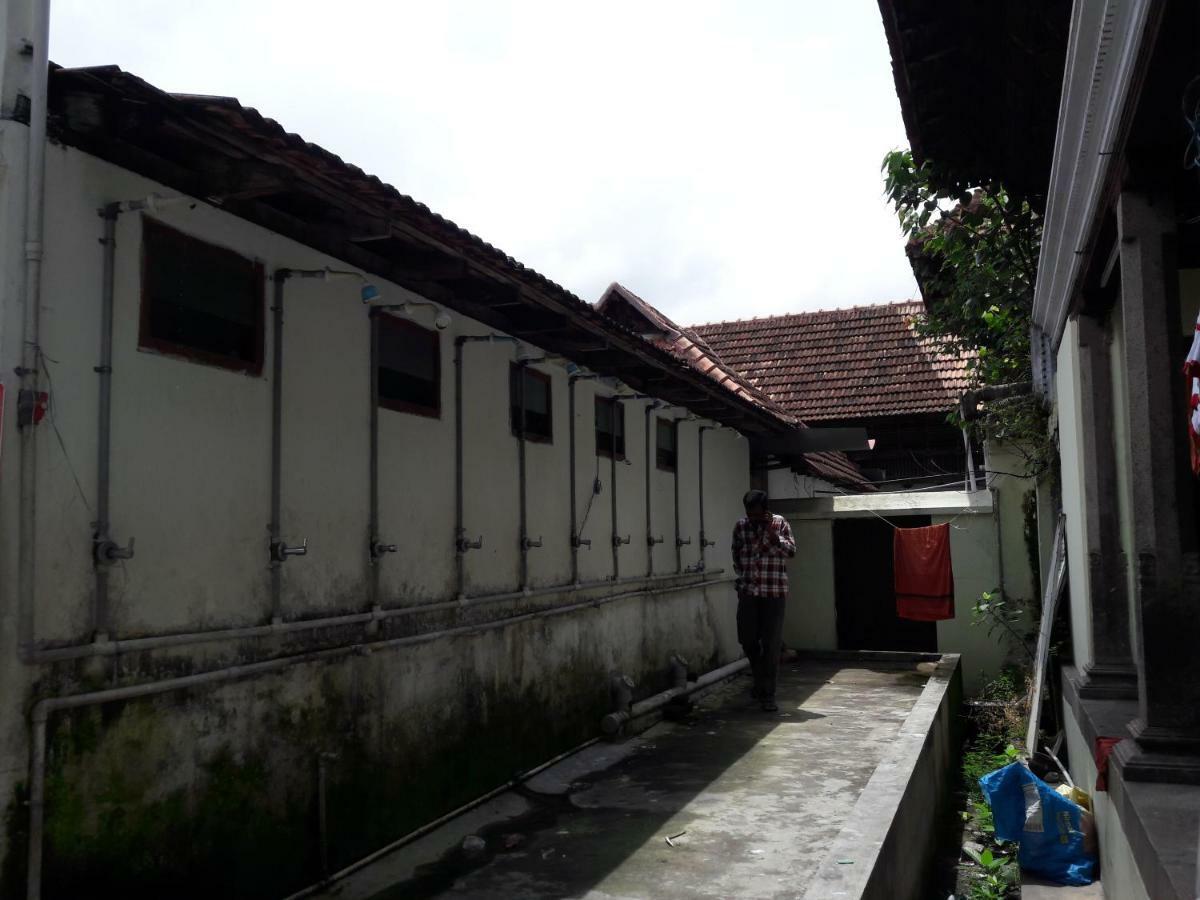 Devasthanam Lodge Thiruvananthapuram Buitenkant foto