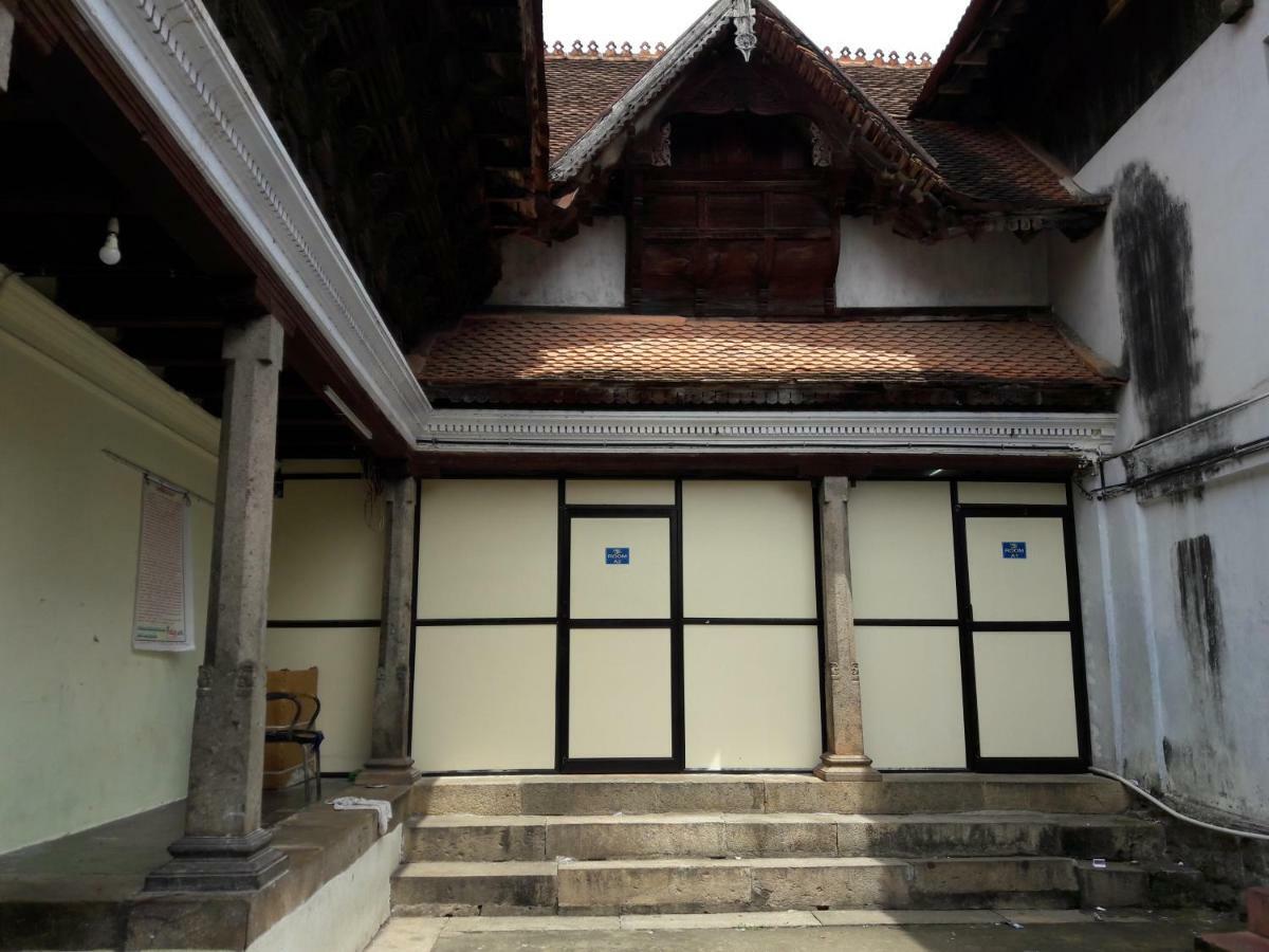 Devasthanam Lodge Thiruvananthapuram Buitenkant foto