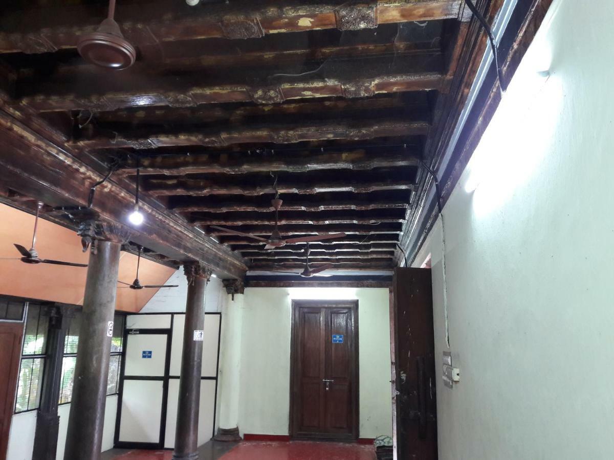 Devasthanam Lodge Thiruvananthapuram Buitenkant foto