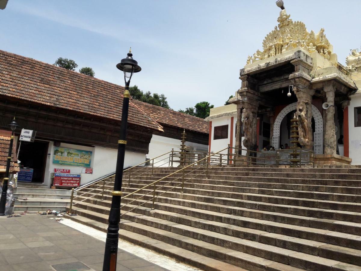 Devasthanam Lodge Thiruvananthapuram Buitenkant foto