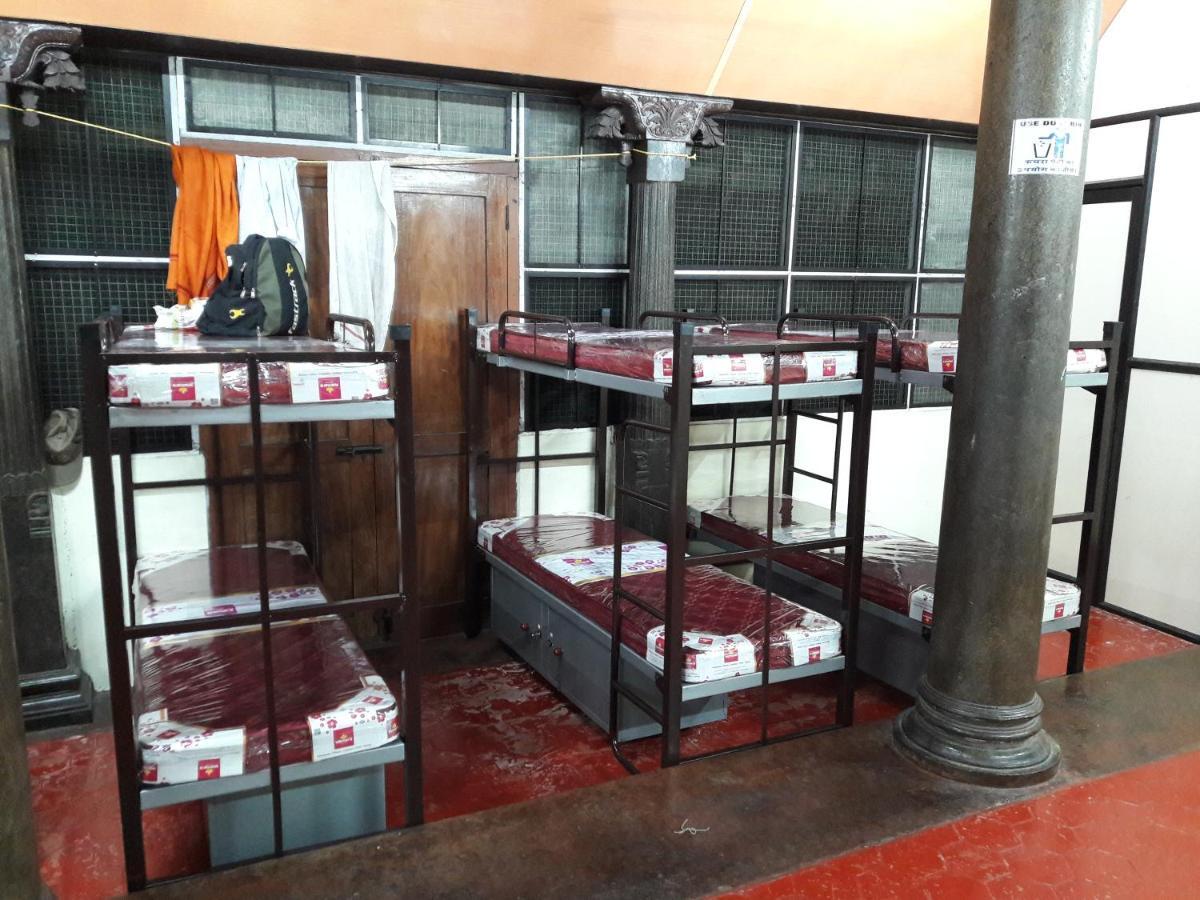 Devasthanam Lodge Thiruvananthapuram Buitenkant foto